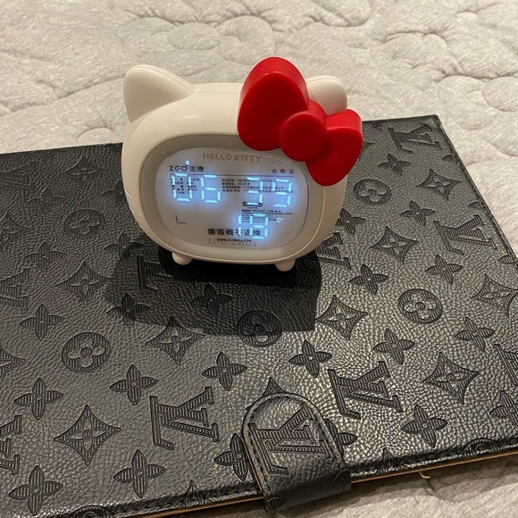 Hello Kitty clock - Picture 12 of 13